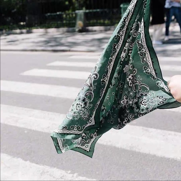 Madewell Accessories - ❤️Madewell silk bandana Green